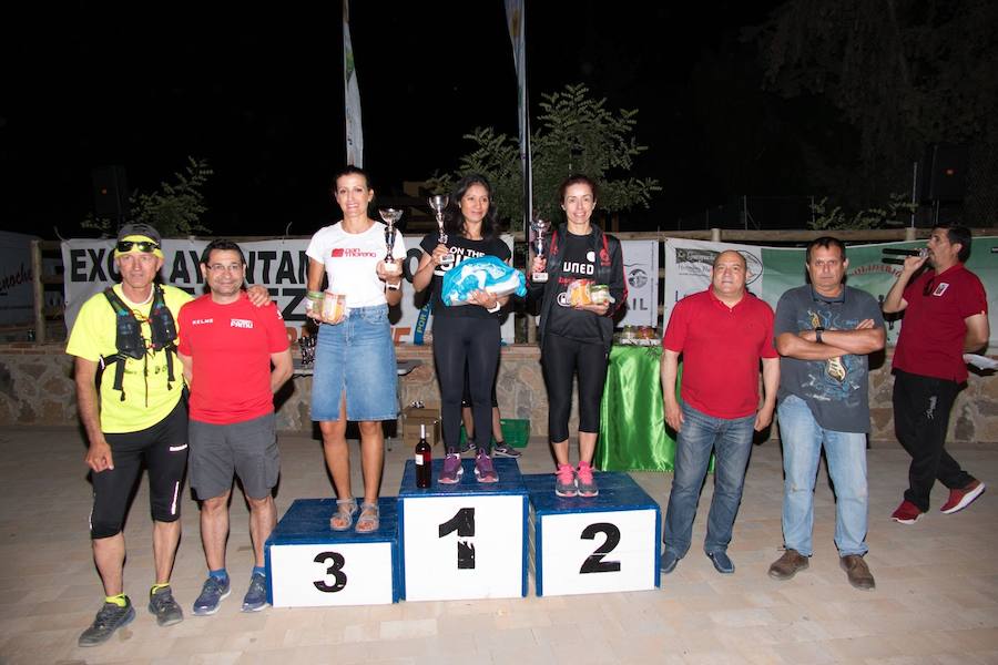 El atleta del Fondistas de Yecla gana en la prueba de 21 kilómetros con un tiempo de 1:49:14, por los 2:06:08 de la corredora del Espuña Trail