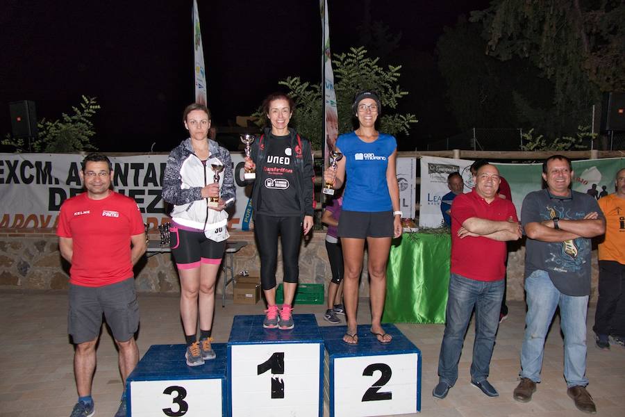 El atleta del Fondistas de Yecla gana en la prueba de 21 kilómetros con un tiempo de 1:49:14, por los 2:06:08 de la corredora del Espuña Trail