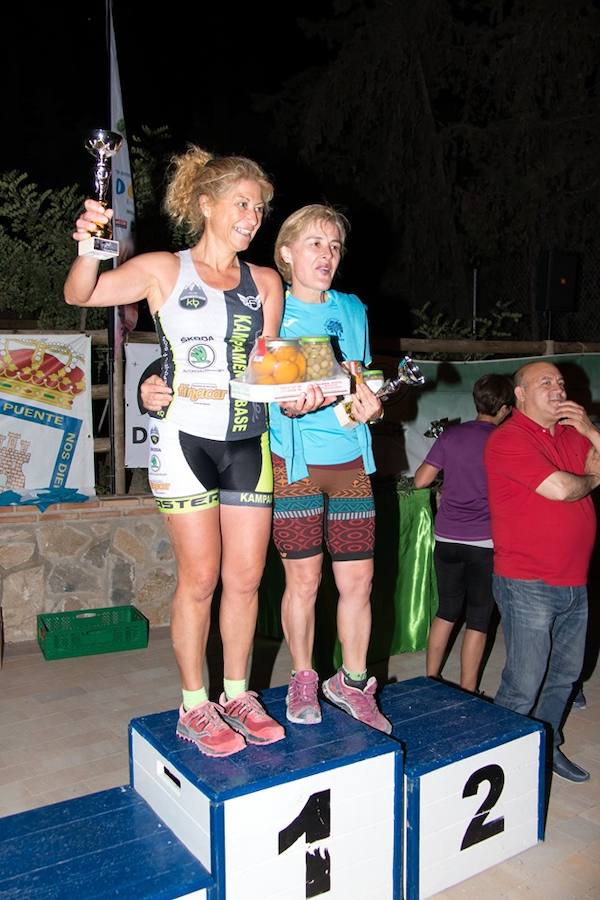 El atleta del Fondistas de Yecla gana en la prueba de 21 kilómetros con un tiempo de 1:49:14, por los 2:06:08 de la corredora del Espuña Trail