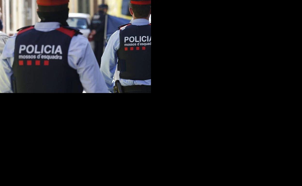 Los Mossos investigan la muerte violenta de una niña de 13 años en su casa