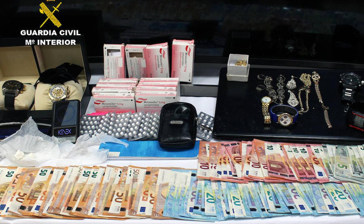 Efectos incautados por la Benemérita en la operación 'Fermuna'.