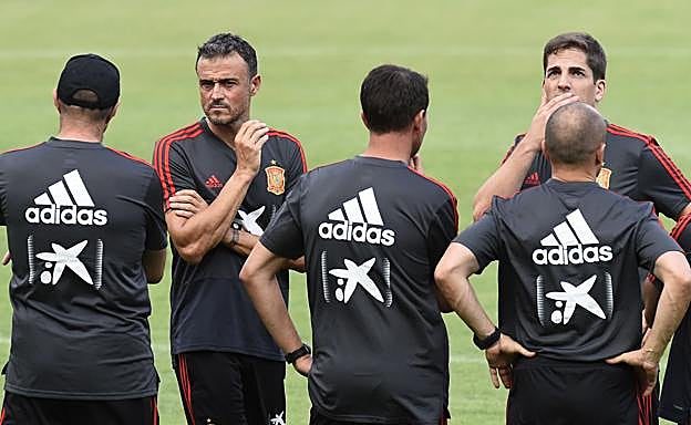 Luis Enrique y Robert Moreno, durante un entrenamiento. 