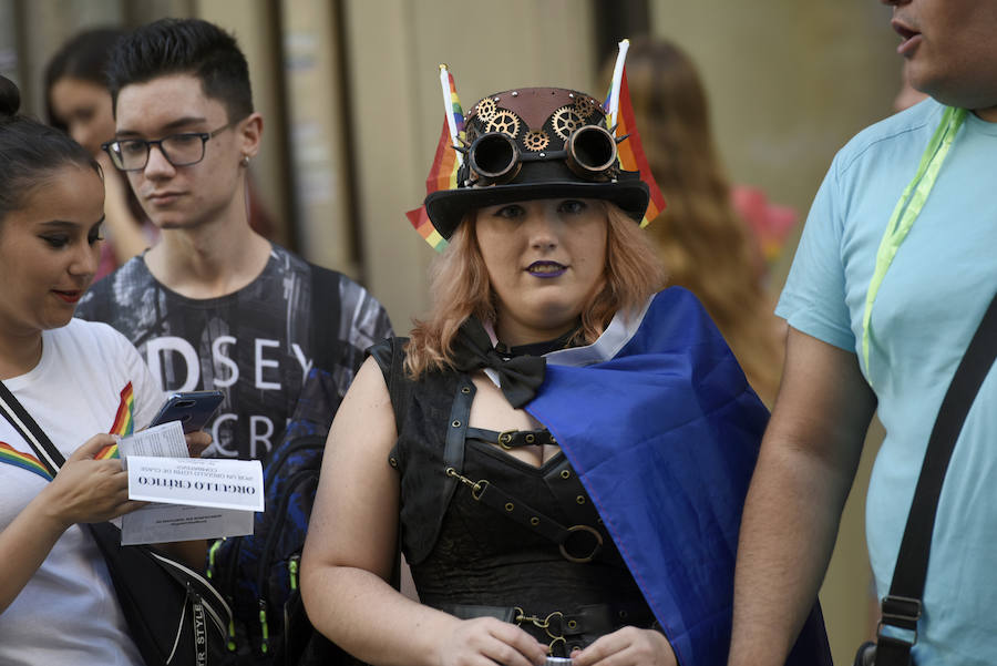 El centro la capital vuelve a teñirse de color para visibilizar las reivindicaciones del colectivo LGTBI+