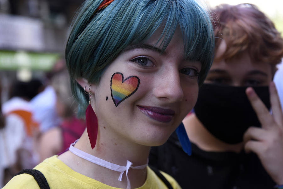 El centro la capital vuelve a teñirse de color para visibilizar las reivindicaciones del colectivo LGTBI+