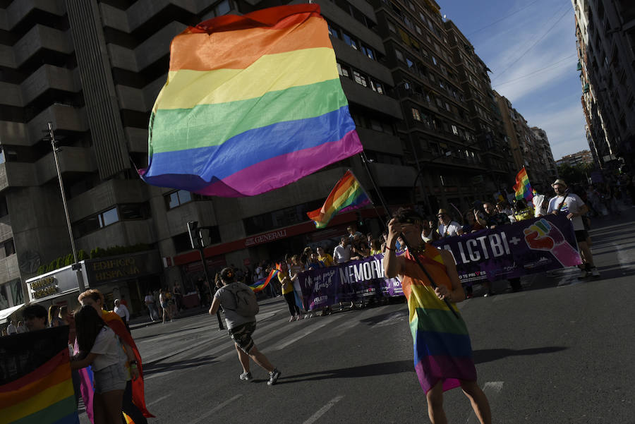 El centro la capital vuelve a teñirse de color para visibilizar las reivindicaciones del colectivo LGTBI+