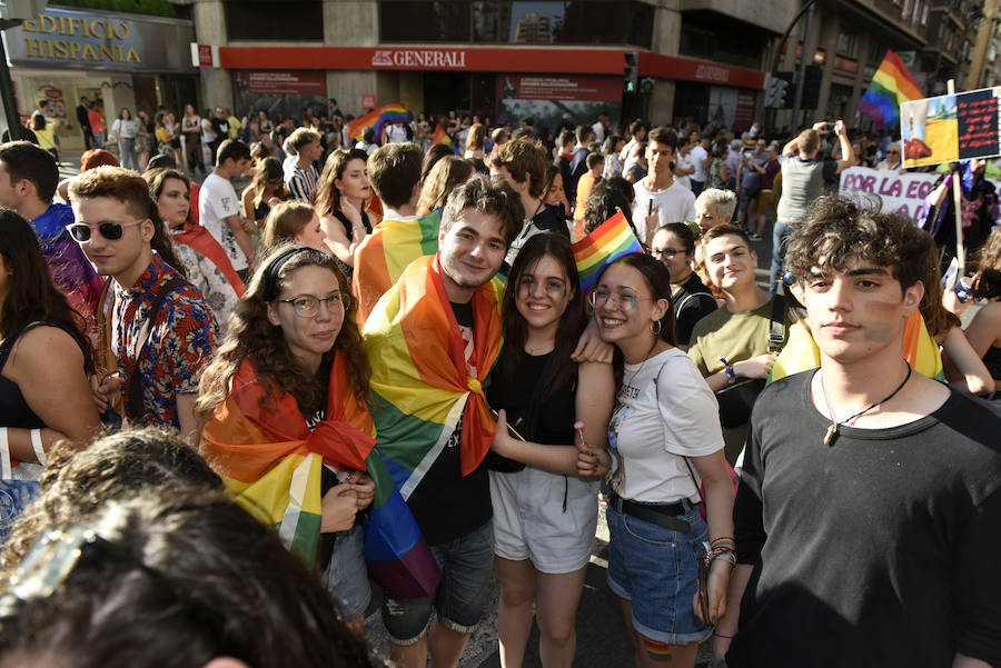 El centro la capital vuelve a teñirse de color para visibilizar las reivindicaciones del colectivo LGTBI+