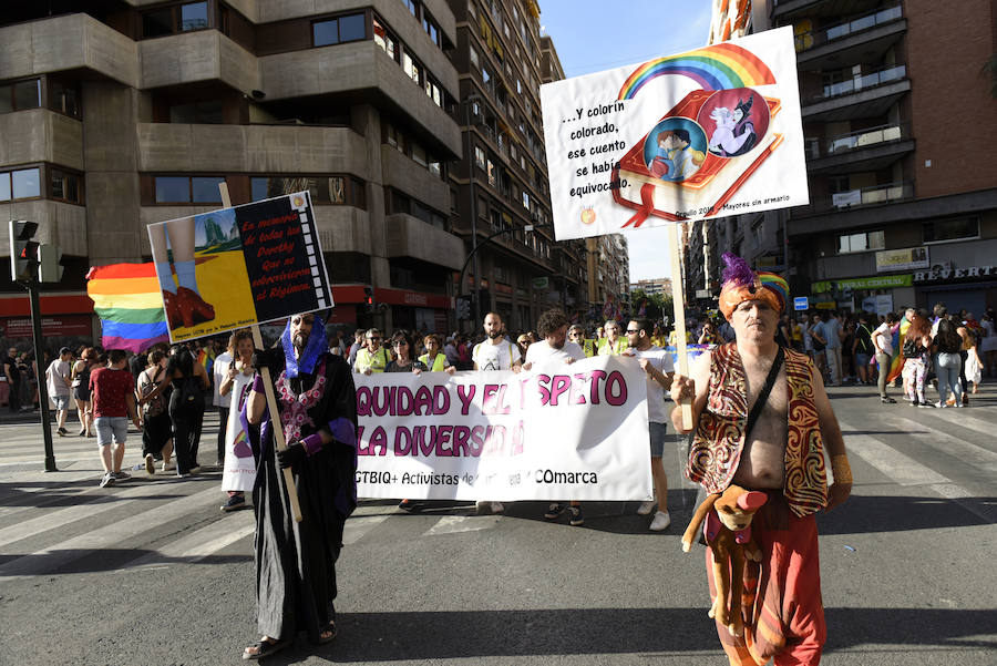 El centro la capital vuelve a teñirse de color para visibilizar las reivindicaciones del colectivo LGTBI+