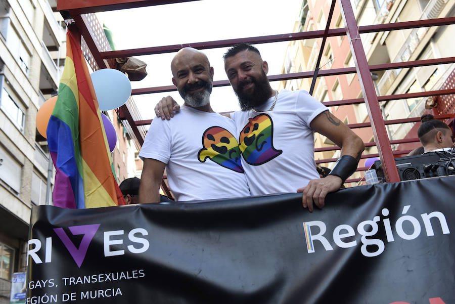 El centro la capital vuelve a teñirse de color para visibilizar las reivindicaciones del colectivo LGTBI+
