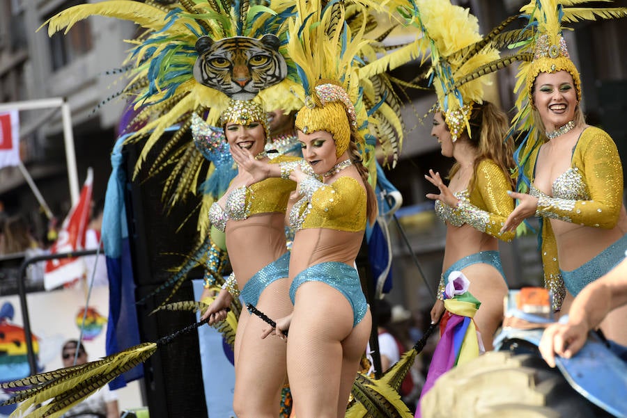 El centro la capital vuelve a teñirse de color para visibilizar las reivindicaciones del colectivo LGTBI+