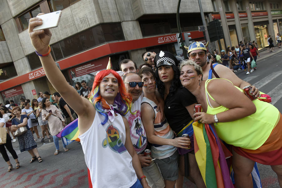 El centro la capital vuelve a teñirse de color para visibilizar las reivindicaciones del colectivo LGTBI+