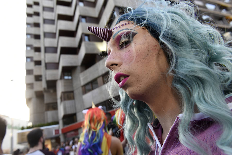 El centro la capital vuelve a teñirse de color para visibilizar las reivindicaciones del colectivo LGTBI+