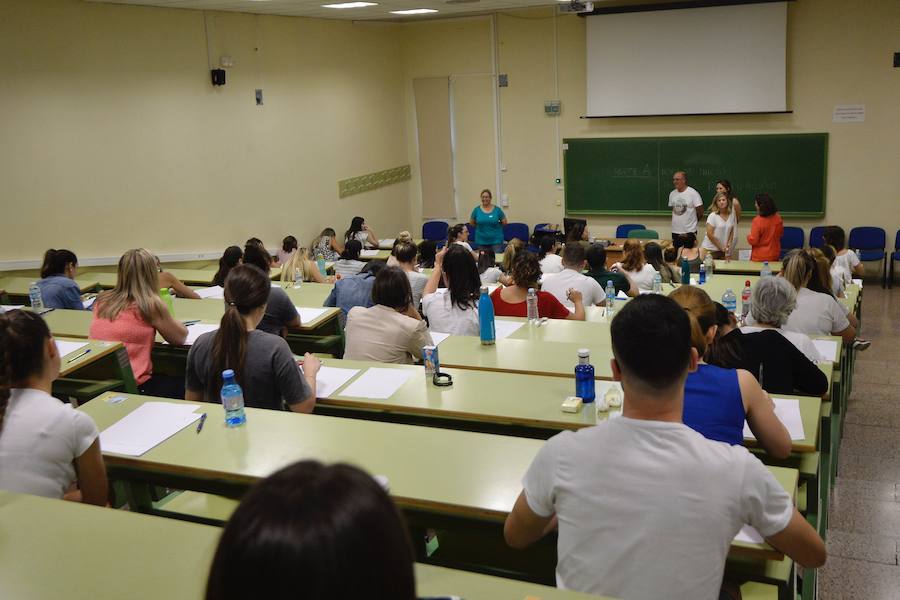 Casi un 90% de los admitidos concurren finalmente al primer examen, llevado a cabo en 19 sedes. La entrada se desarrolló con normalidad, aunque con algunas pequeñas incidencias fruto de los nervios