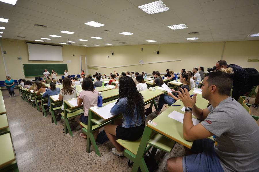 Casi un 90% de los admitidos concurren finalmente al primer examen, llevado a cabo en 19 sedes. La entrada se desarrolló con normalidad, aunque con algunas pequeñas incidencias fruto de los nervios