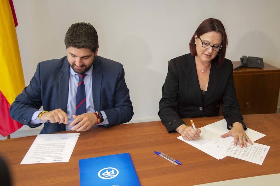 Fotos: López Miras e Isabel Franco firmaron este lunes el pacto