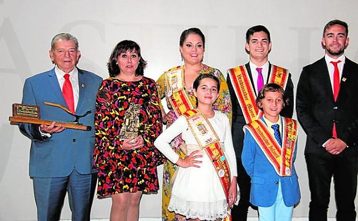 Pedro Lencina y Fina Mari Martínez, con los cargos festeros.