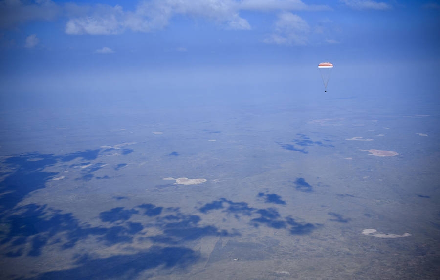 Aterrizaje de la cápsula Soyuz MS-11 con el equipo de la Estación Espacial Internacional del astronauta de la NASA Anne McClain, el cosmonauta ruso Oleg Kononenko y David Saint-Jacques de la Agencia Espacial Canadiense, en un zona remota de Kazajistán
