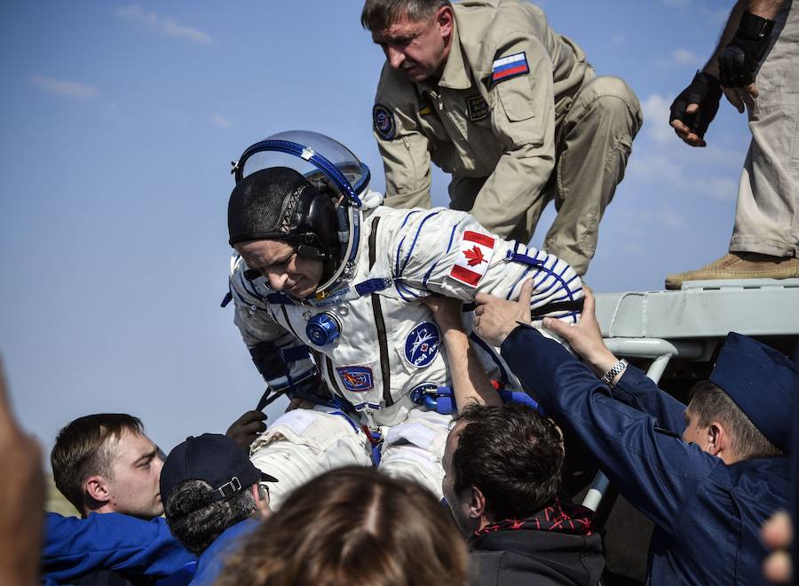Aterrizaje de la cápsula Soyuz MS-11 con el equipo de la Estación Espacial Internacional del astronauta de la NASA Anne McClain, el cosmonauta ruso Oleg Kononenko y David Saint-Jacques de la Agencia Espacial Canadiense, en un zona remota de Kazajistán