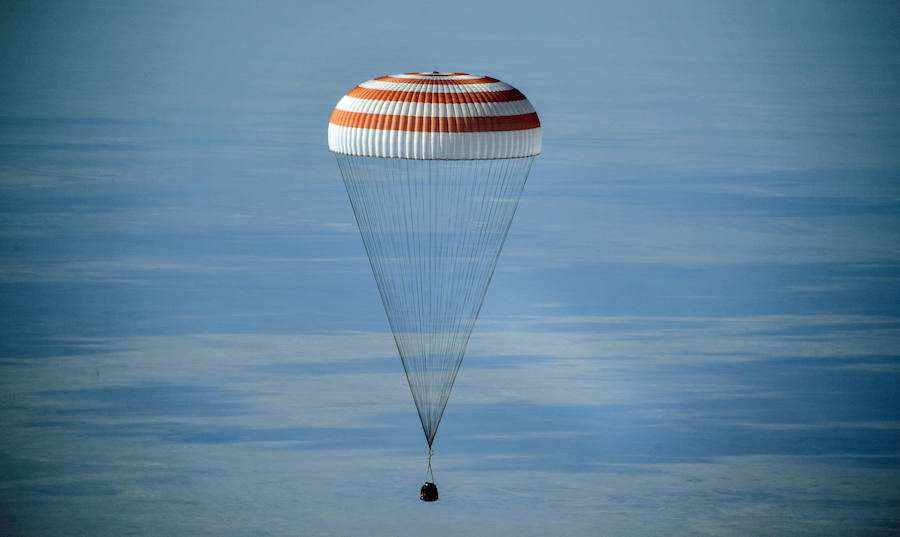 Aterrizaje de la cápsula Soyuz MS-11 con el equipo de la Estación Espacial Internacional del astronauta de la NASA Anne McClain, el cosmonauta ruso Oleg Kononenko y David Saint-Jacques de la Agencia Espacial Canadiense, en un zona remota de Kazajistán