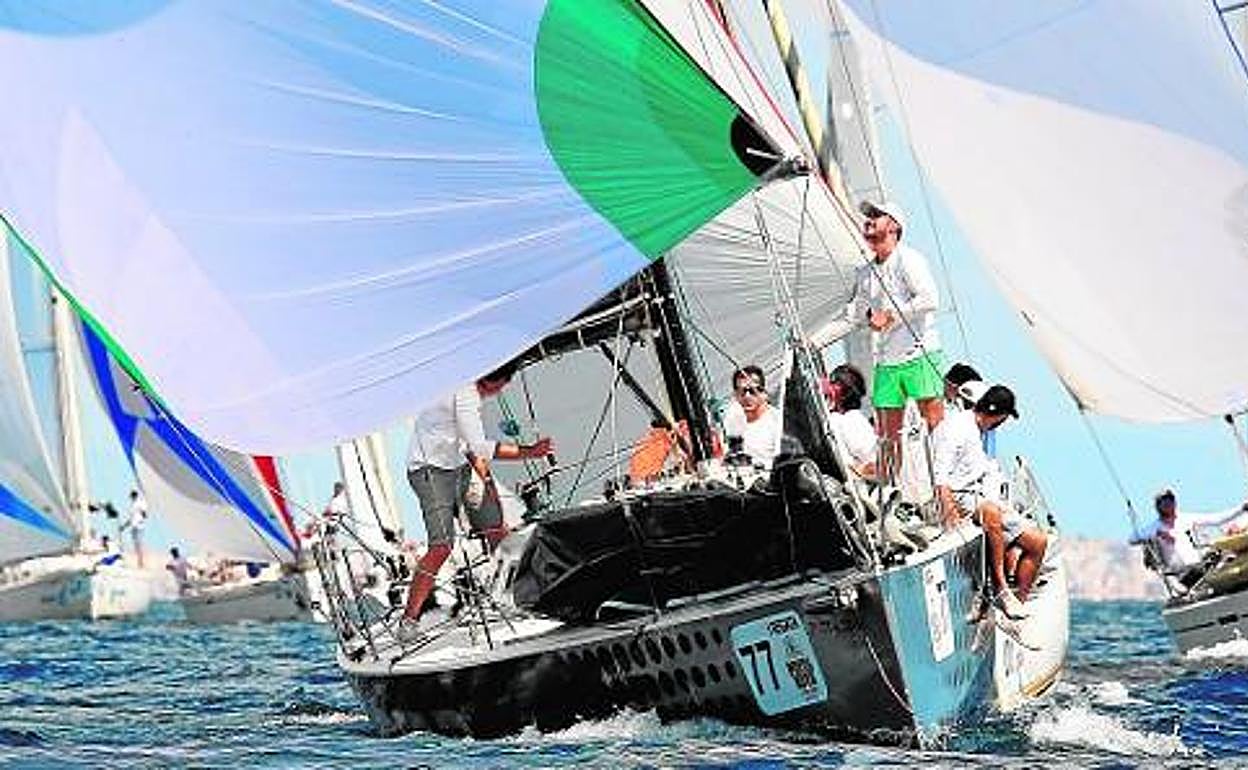 Un momento de la última prueba del segundo circuito Mar Menor de cruceros trofeo Estrella de Levante. 