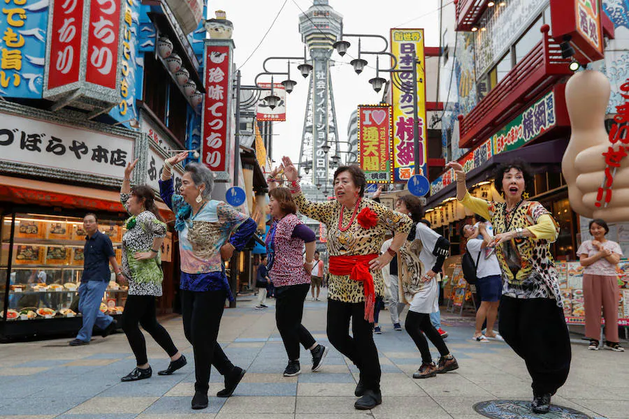 Osaka aguarda el desembarco de los líderes y jefes de Estado de los principales países del planeta para participar en la cumbre del G-20. La segunda mayor ciudad de Japón saluda esta llegada con abuelas bailando hip-hop o con el paseo por sus calles de dobles de Donald Trump y Kim Jong-un 