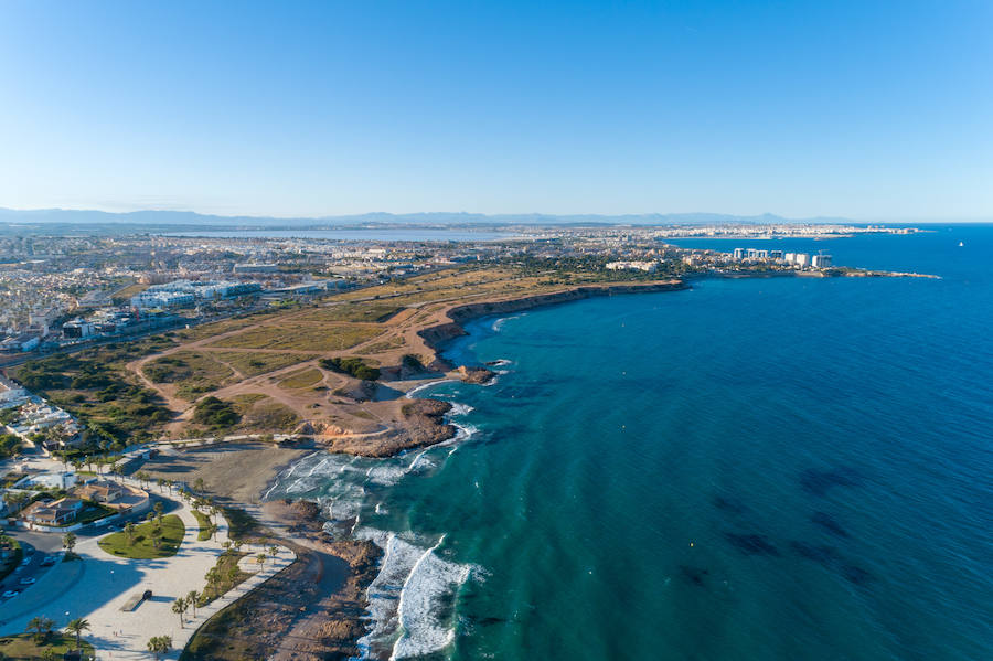 La organización ecologista alerta en su informe 'A toda costa 2019' sobre los proyectos urbanísticos previstos en espacios no protegidos del litoral 