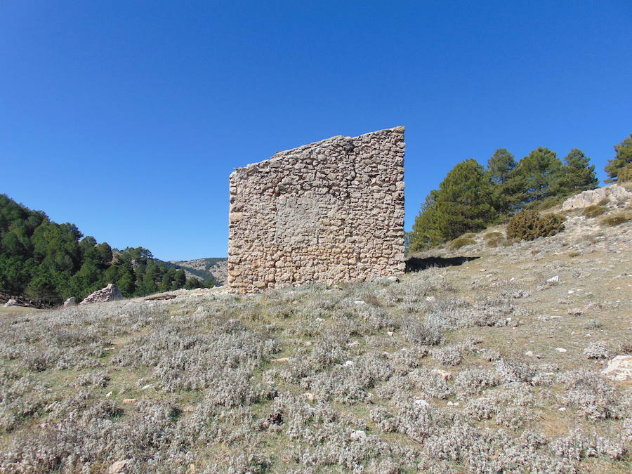 El Plan Director de los Pozos de la Nieve plantea la recuperación de un conjunto etnográfico ahora en ruinas con actuaciones valoradas en un millón de euros durante diez años