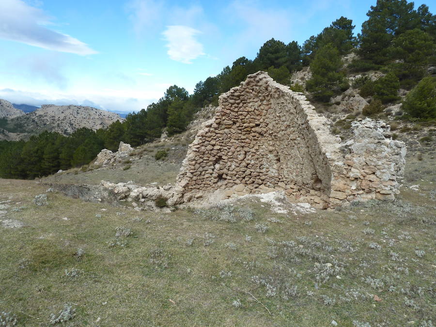 El Plan Director de los Pozos de la Nieve plantea la recuperación de un conjunto etnográfico ahora en ruinas con actuaciones valoradas en un millón de euros durante diez años