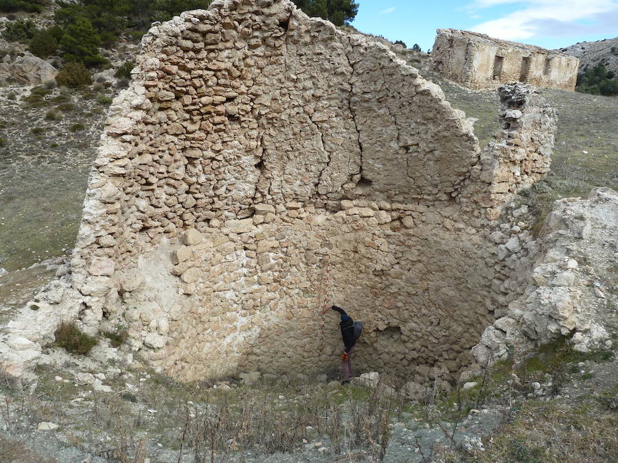 El Plan Director de los Pozos de la Nieve plantea la recuperación de un conjunto etnográfico ahora en ruinas con actuaciones valoradas en un millón de euros durante diez años