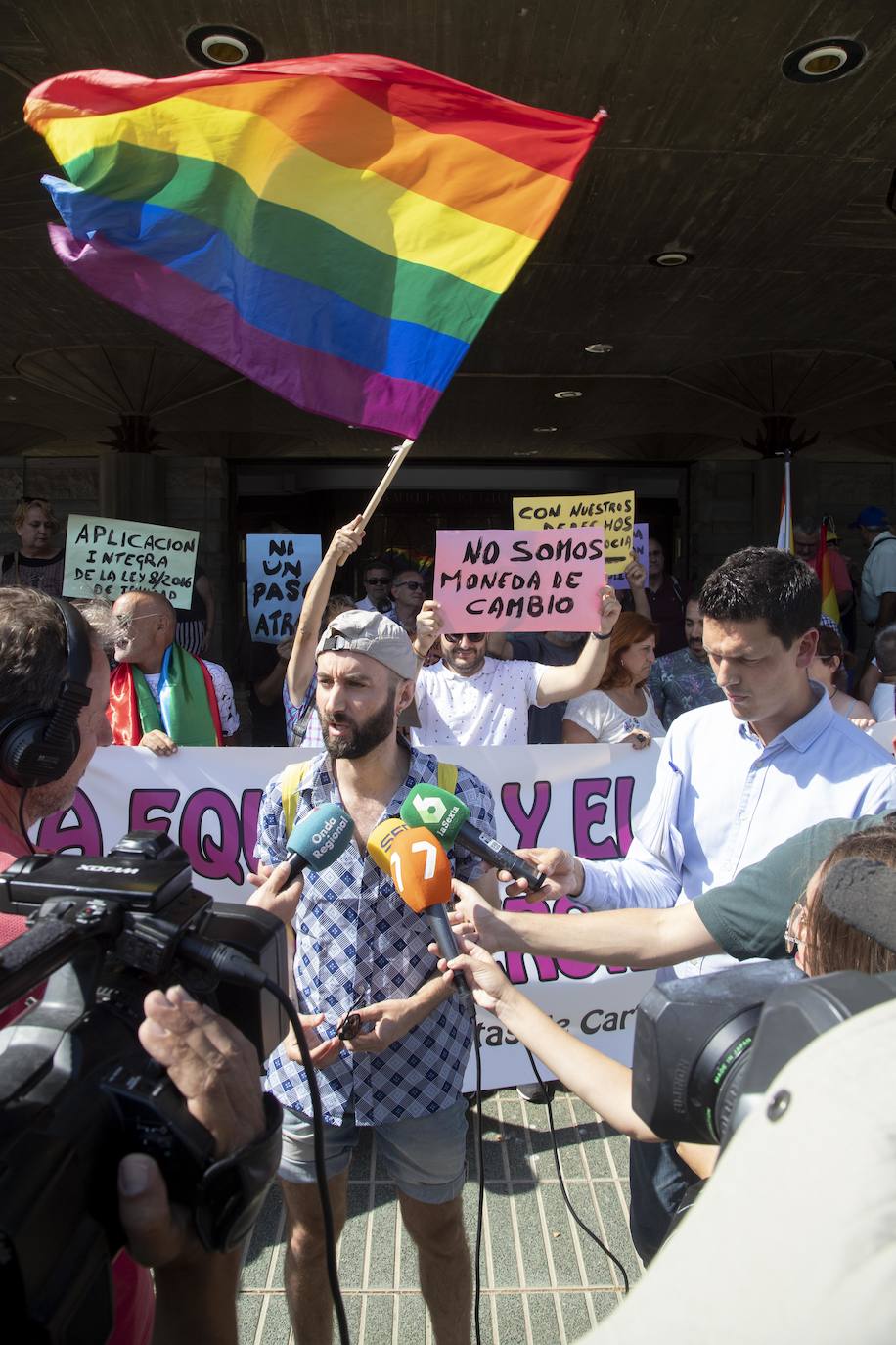 El portavoz de Colectivo Galactyco, Alberto Alba, alertó de que un Ejecutivo sustentado por la formación de ultraderecha podría eliminar parcialmente o suprimir la Ley de Igualdad LGTBI
