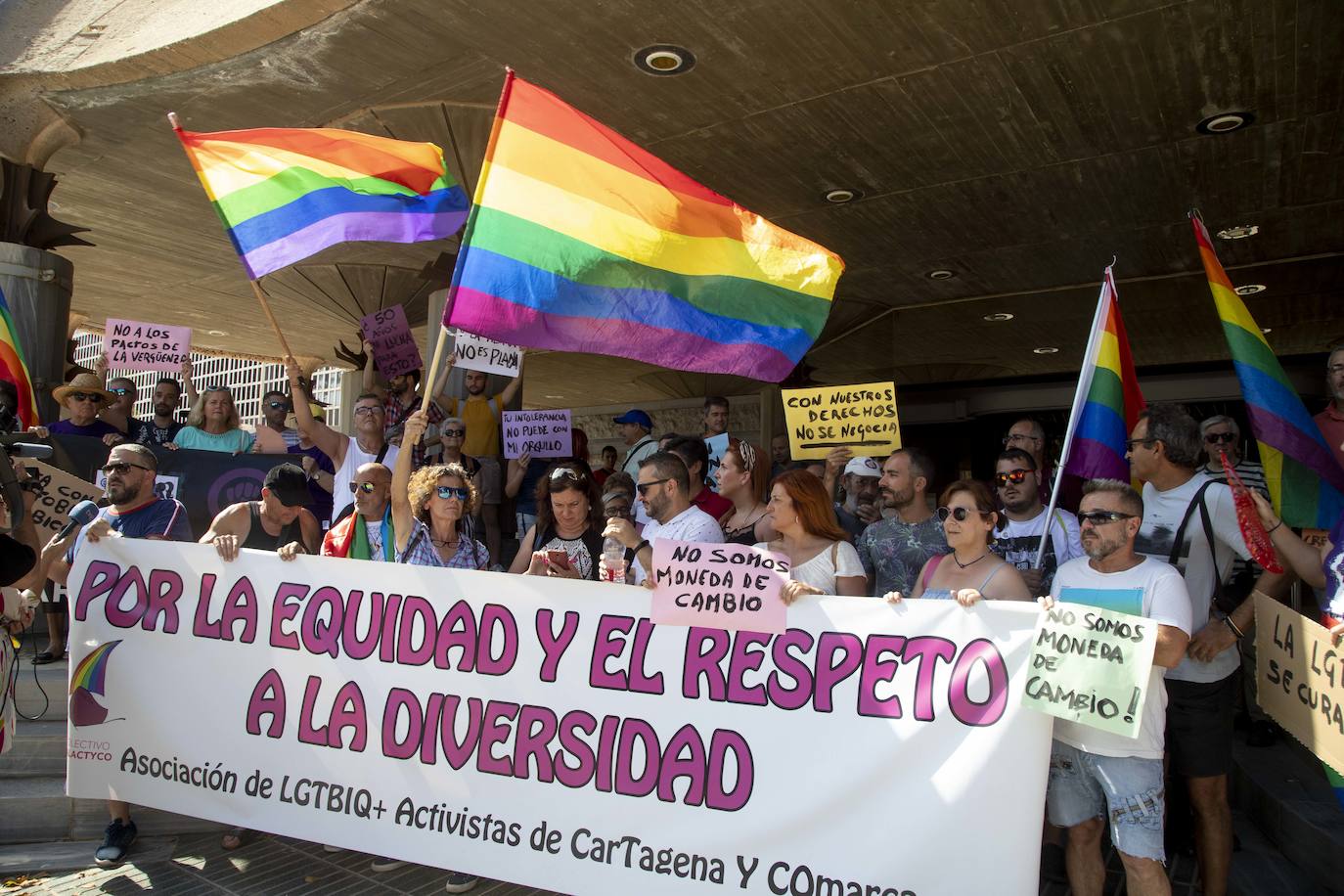 El portavoz de Colectivo Galactyco, Alberto Alba, alertó de que un Ejecutivo sustentado por la formación de ultraderecha podría eliminar parcialmente o suprimir la Ley de Igualdad LGTBI