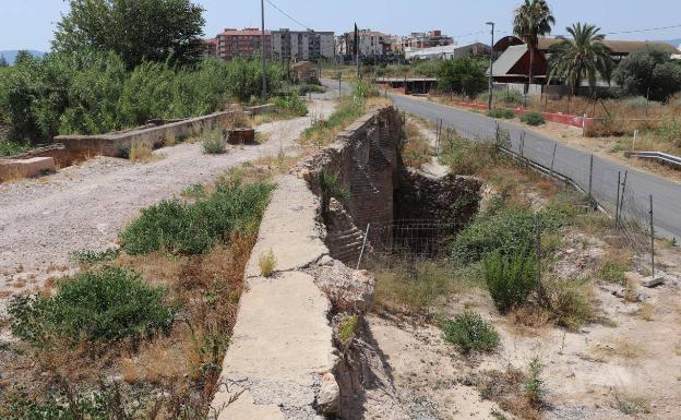 Imagen que presenta el acueducto de Los Arcos sobre la Rambla de las Zorreras. 