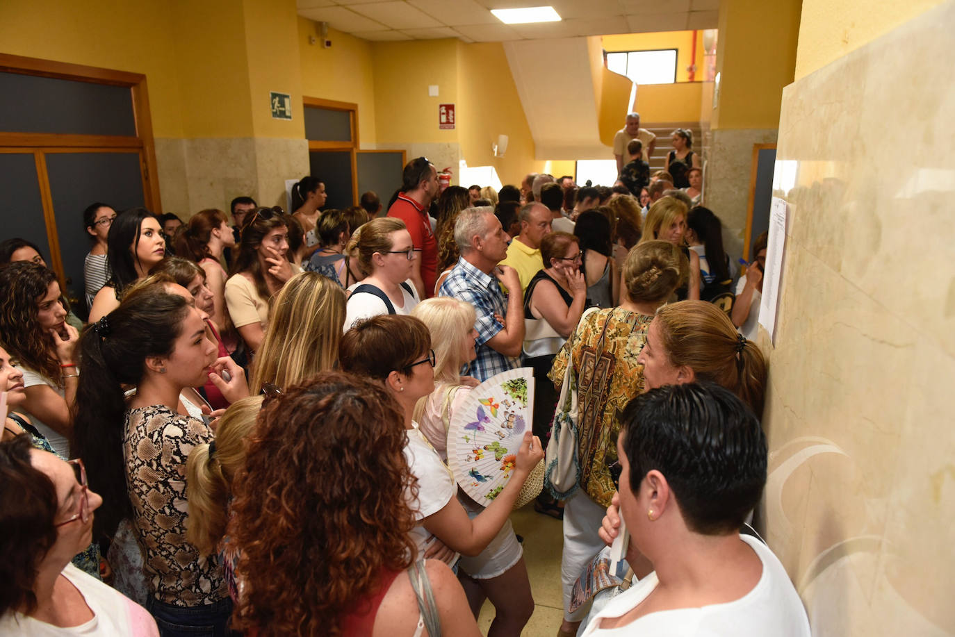 Más de 12.000 opositores se han presentado al examen para conseguir una de las 1.146 plazas de Auxiliar de Enfermería en la Región de Murcia