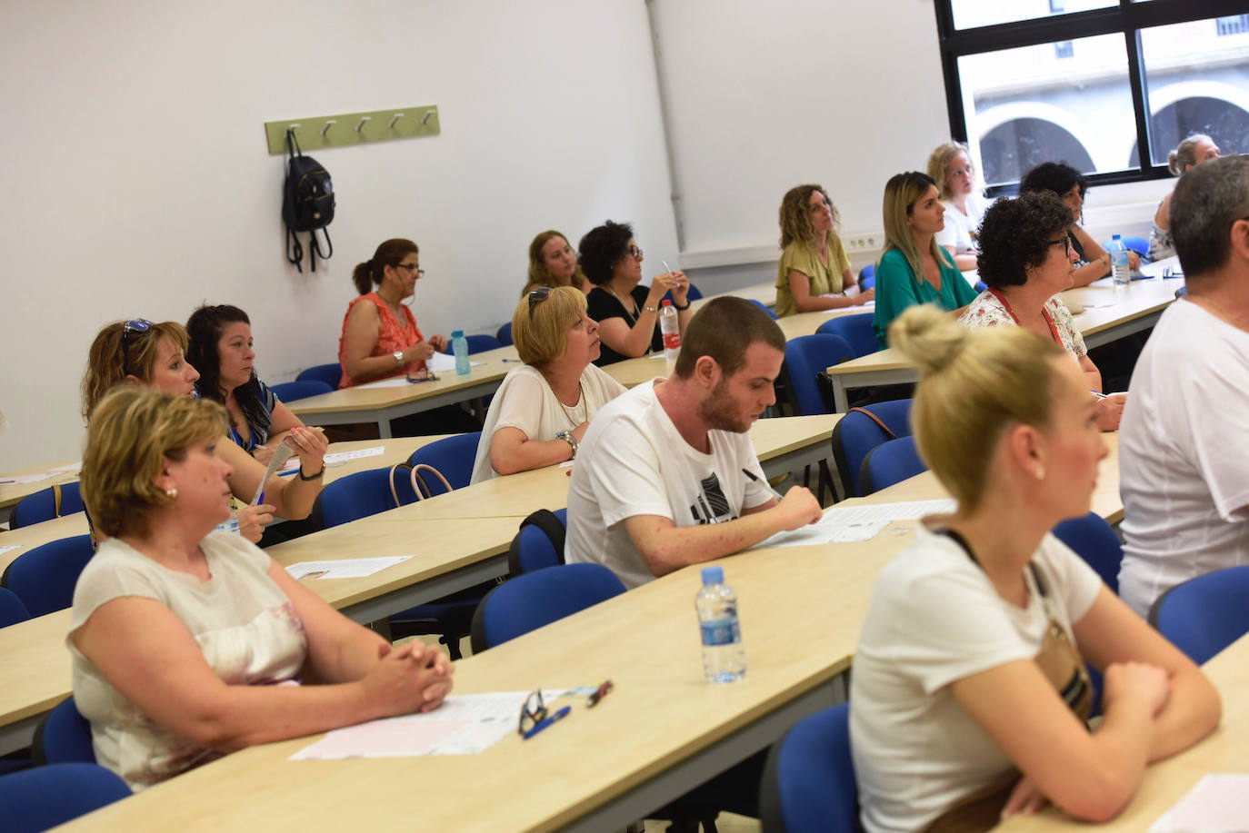 Más de 12.000 opositores se han presentado al examen para conseguir una de las 1.146 plazas de Auxiliar de Enfermería en la Región de Murcia