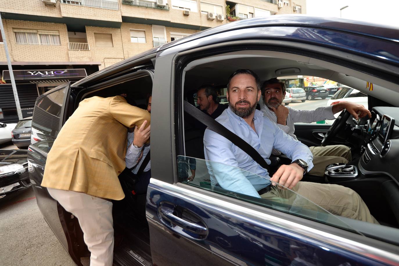 La cúpula nacional de Vox denuncia en Murcia el 'apartheid' del partido naranja y «las mentiras de los negociadores del PP»