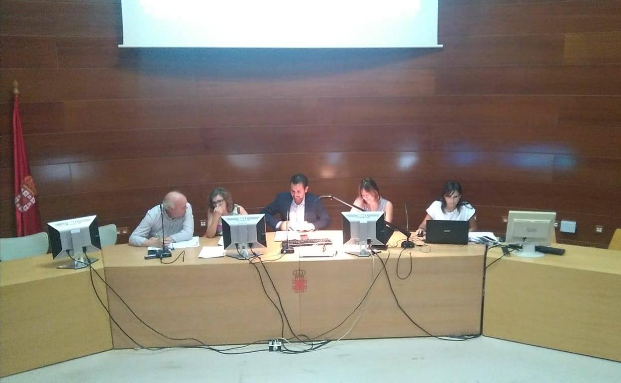 La Mesa de Contratación del Ayuntamiento de Murcia, este martes.