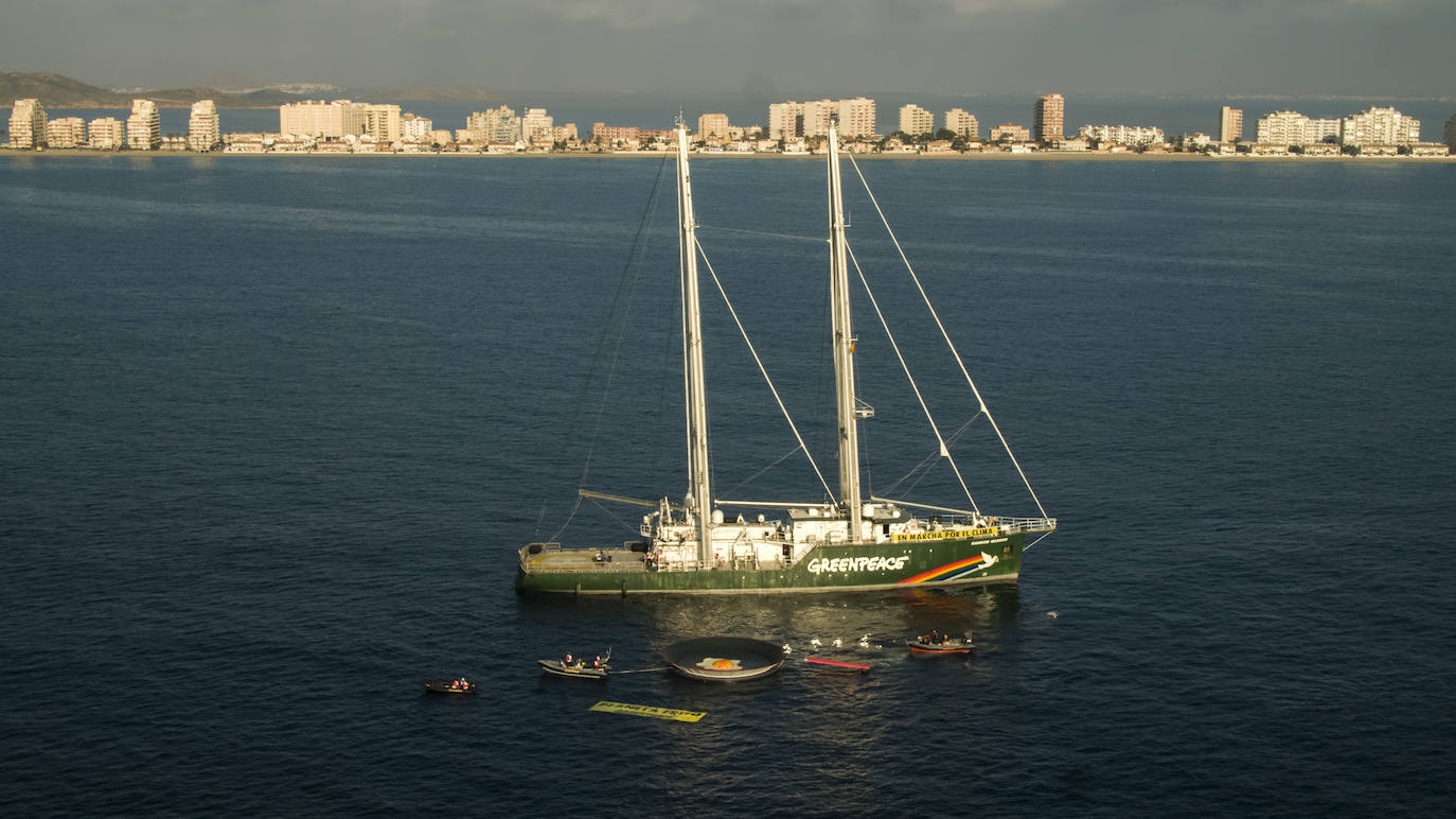 La iniciativa llevada a cabo por Greenpeace alerta sobre el aumento de las temperaturas, especialmente en los océanos, que acumulan gran parte del calor