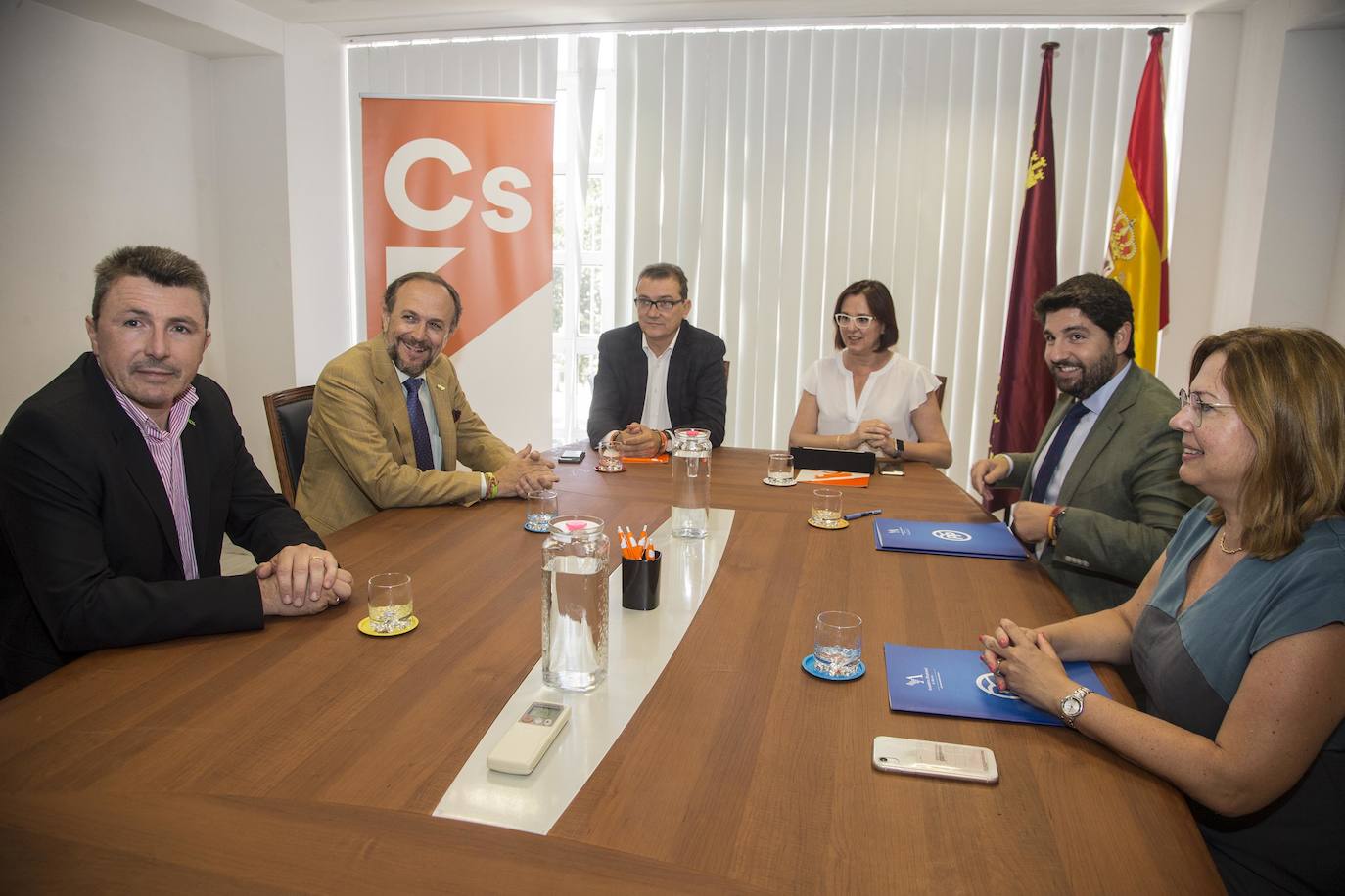 Fotos: La reunión de PP, Cs y Vox acaba sin acuerdo pero «con avances importantes»