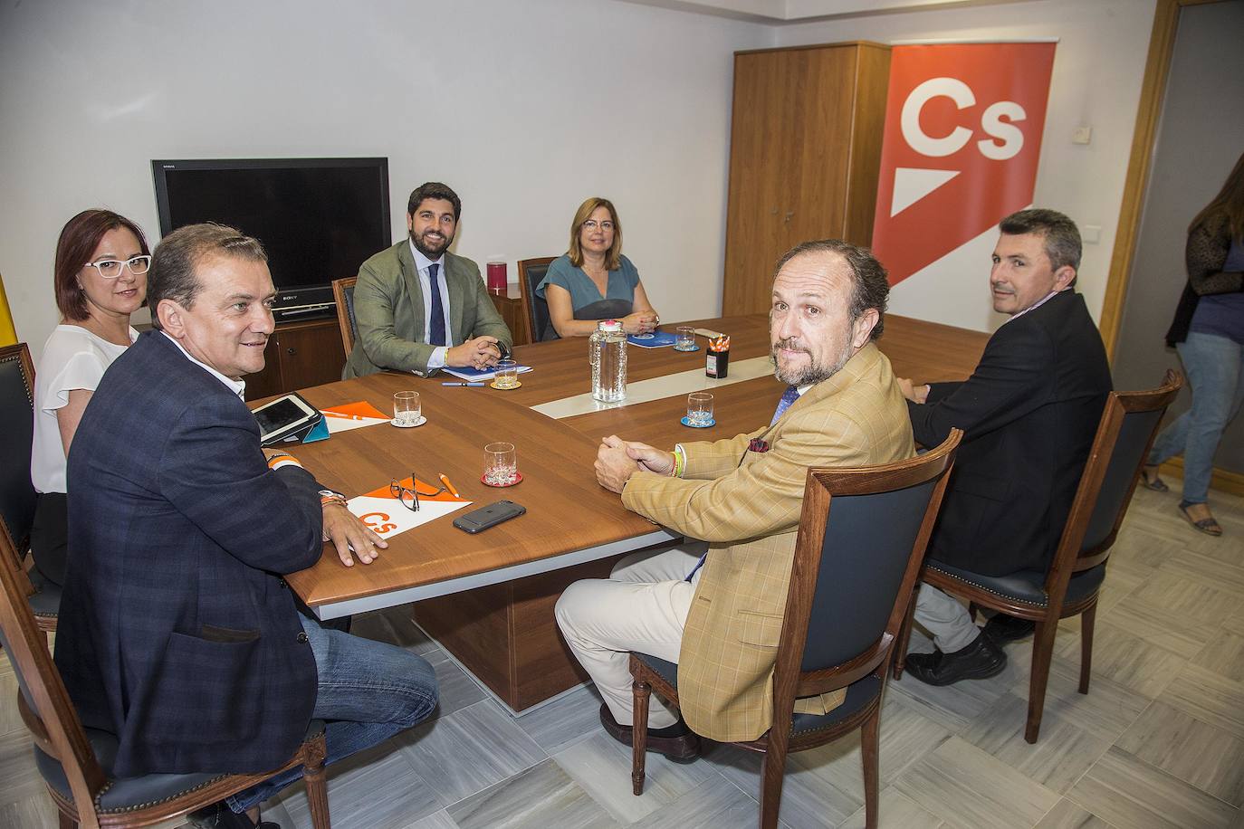 Fotos: La reunión de PP, Cs y Vox acaba sin acuerdo pero «con avances importantes»