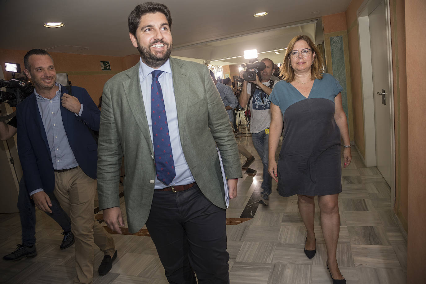 Fotos: La reunión de PP, Cs y Vox acaba sin acuerdo pero «con avances importantes»