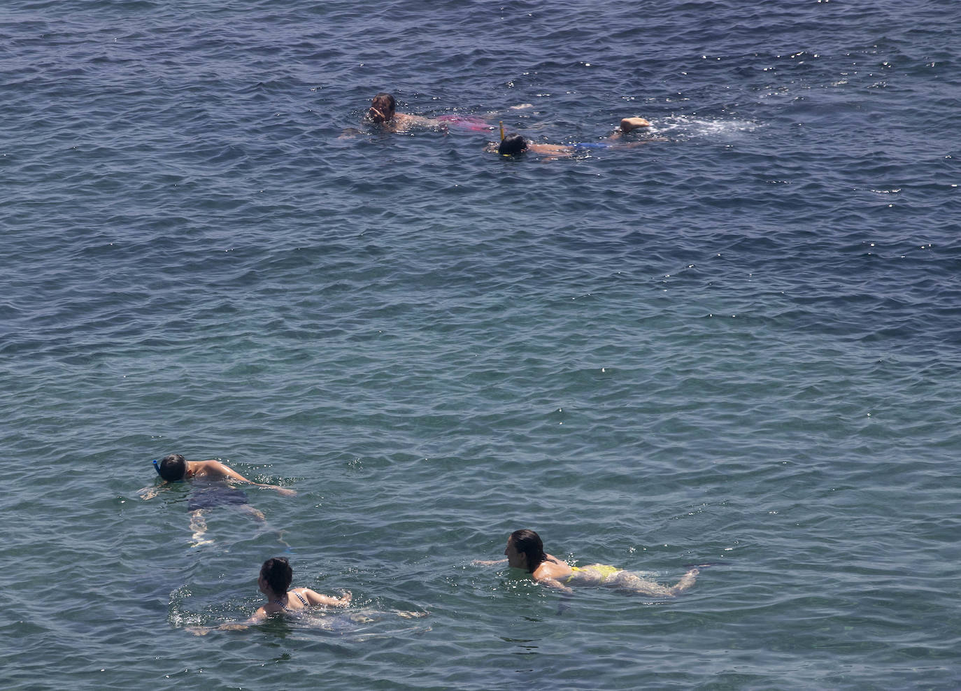 La línea de costa entre el parque regional de Calblanque y Cabo de Palos ofrece lugares singulares para disfrutar el verano de manera diferente