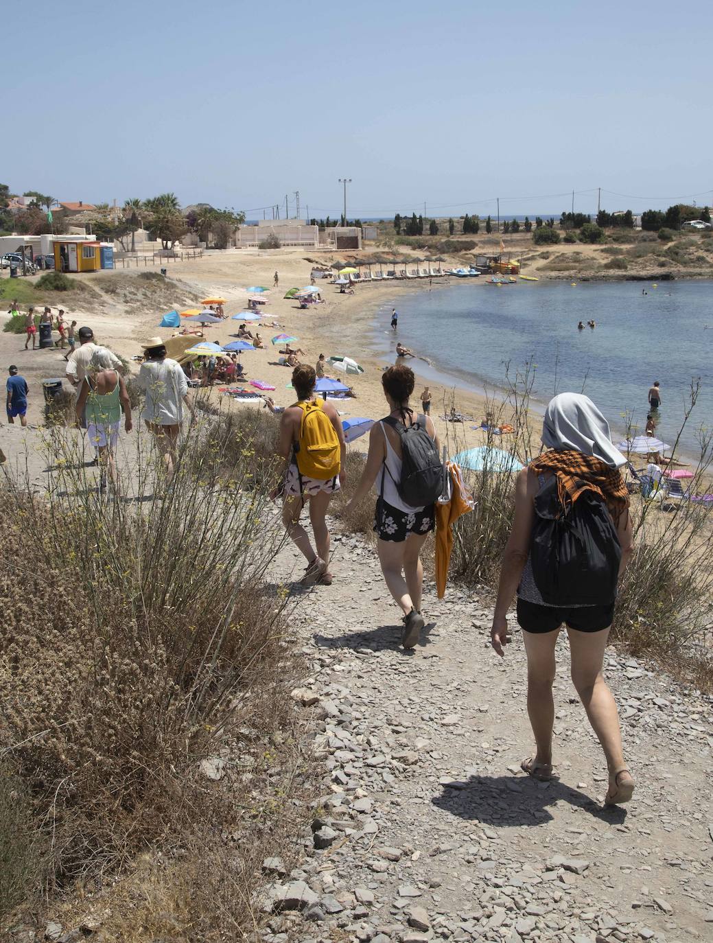 La línea de costa entre el parque regional de Calblanque y Cabo de Palos ofrece lugares singulares para disfrutar el verano de manera diferente