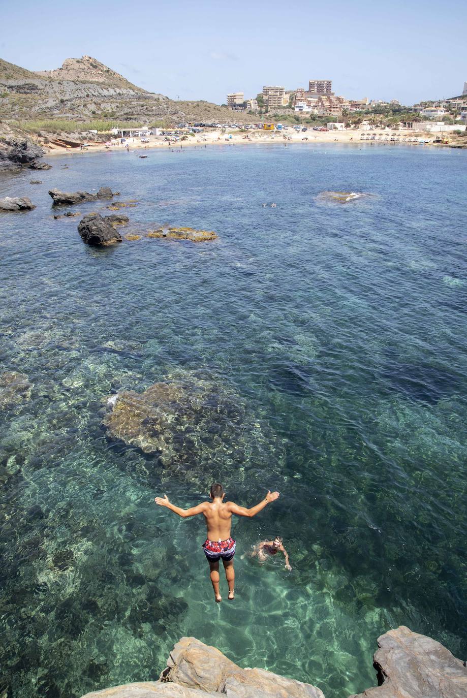La línea de costa entre el parque regional de Calblanque y Cabo de Palos ofrece lugares singulares para disfrutar el verano de manera diferente
