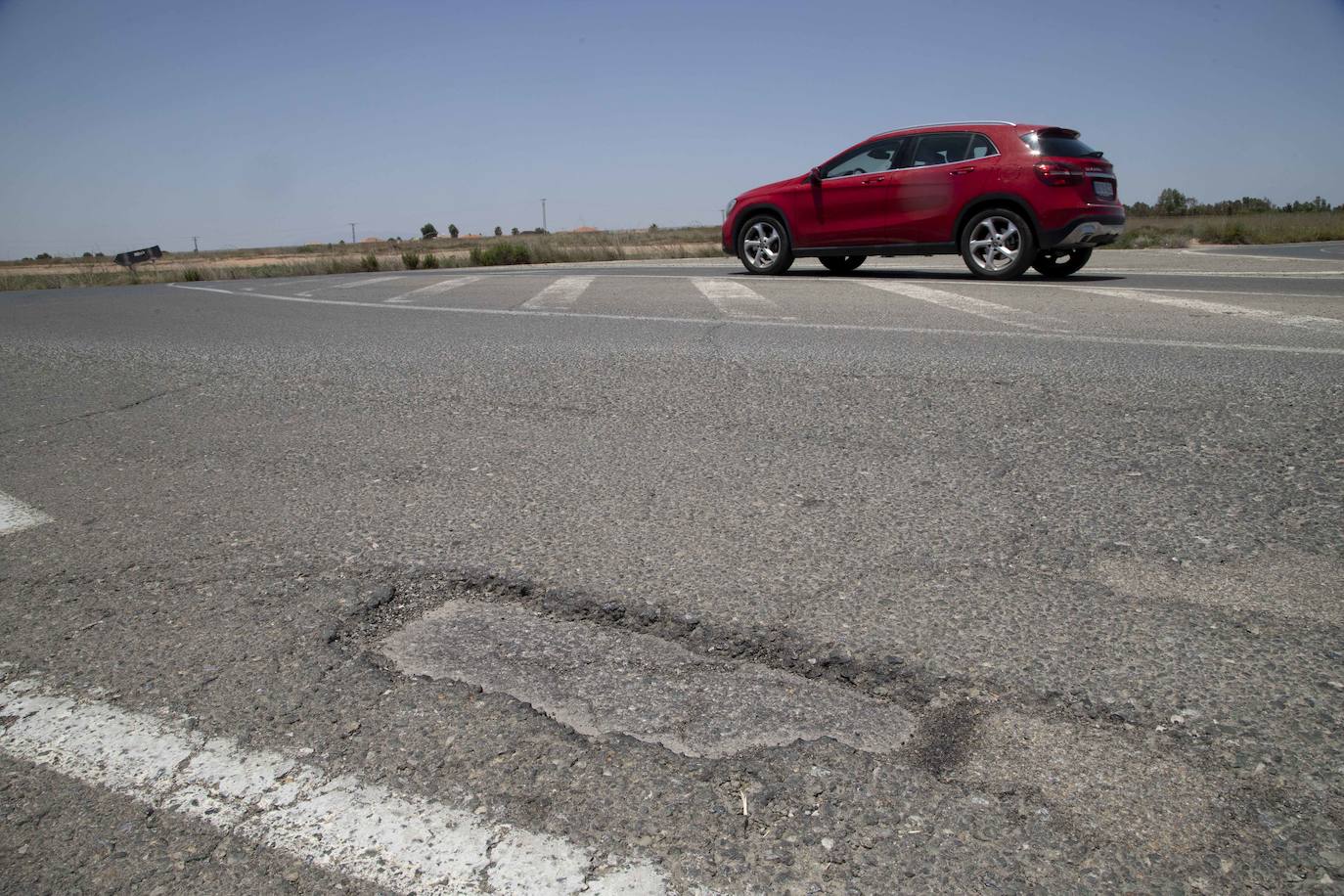 Fotos: El tráfico y la falta de mantenimiento agravan el deterioro de seis carreteras de