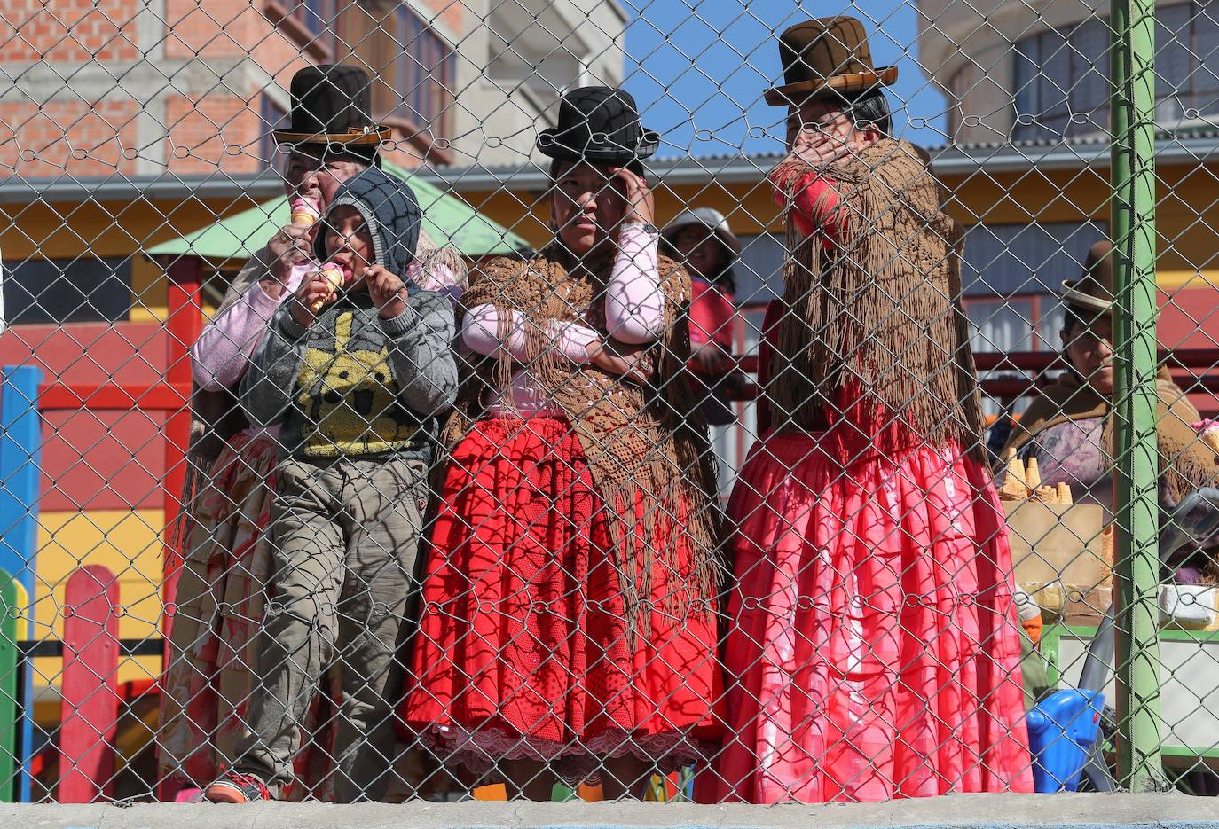 Fotos: Las cholitas también juegan al fútbol
