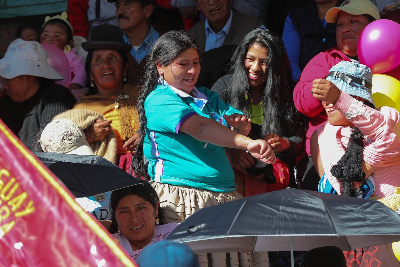 Fotos: Las cholitas también juegan al fútbol
