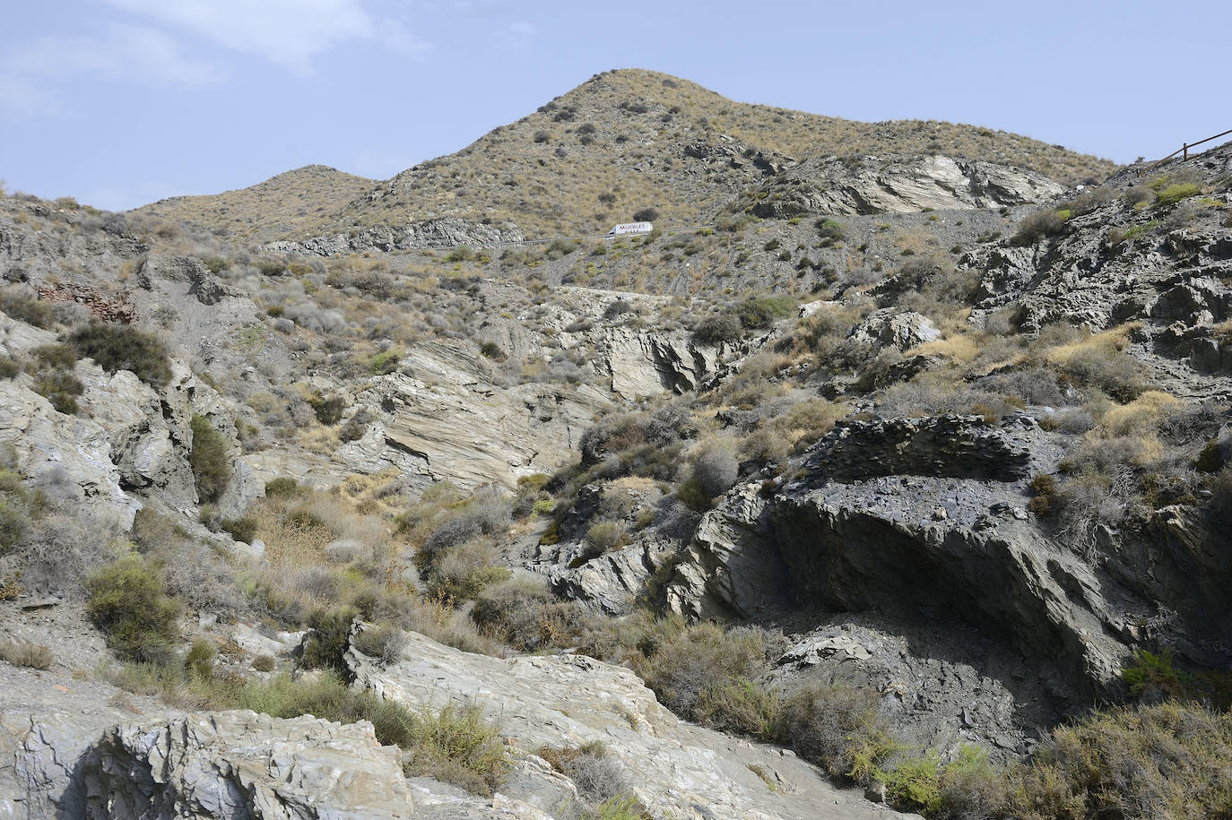 Baño de lujo en la escondida y tranquila cala del Peñón Cortado para disfrutar del paisaje terrestre y submarino