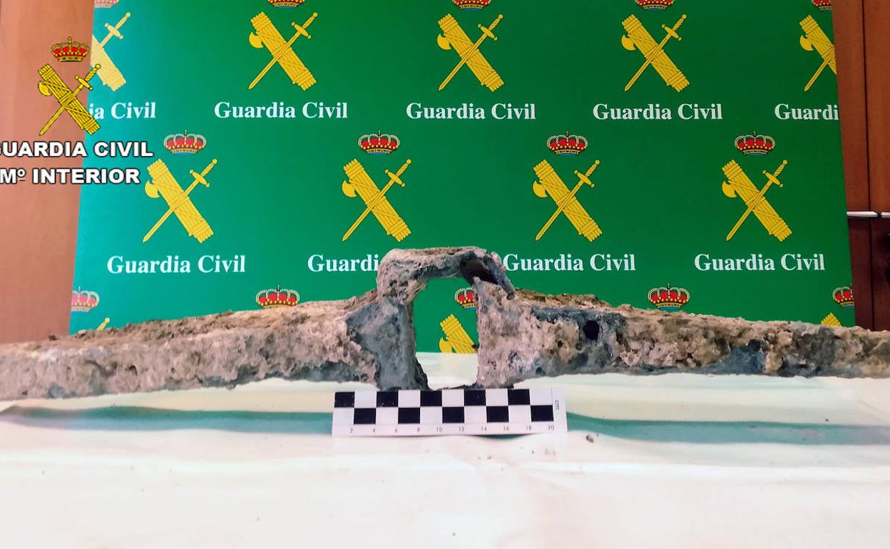 El cepo recuperado por la Guardia Civil.