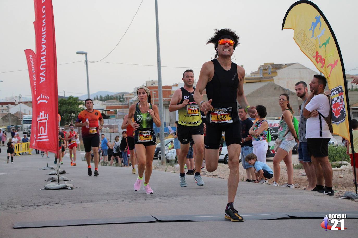 El corredor del Inverclyde AC completa el recorrido de 6,2 kilómetros en 19:38 minutos, por los 23:44 de la atleta del Bitec Tri Impulso