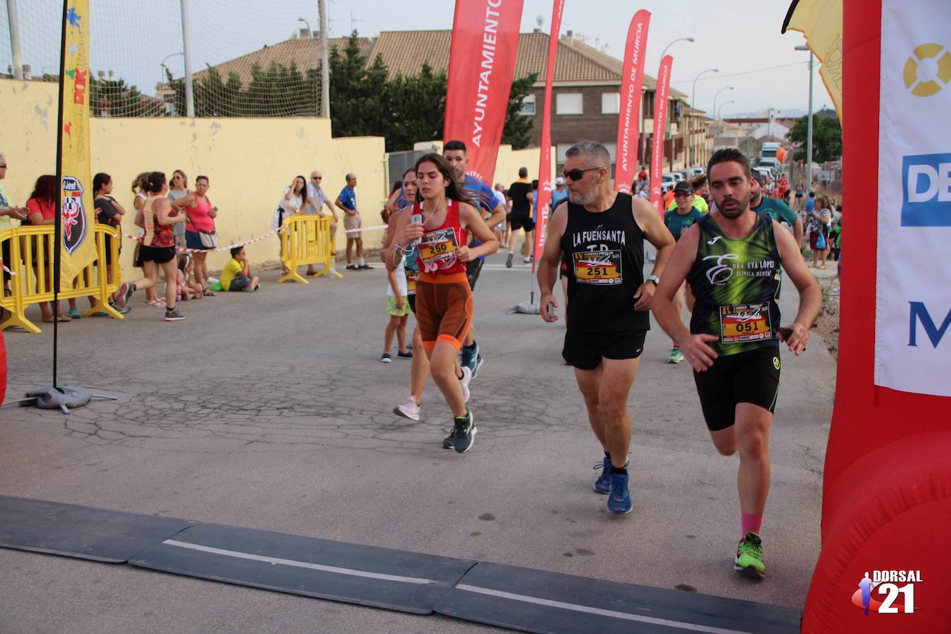 El corredor del Inverclyde AC completa el recorrido de 6,2 kilómetros en 19:38 minutos, por los 23:44 de la atleta del Bitec Tri Impulso