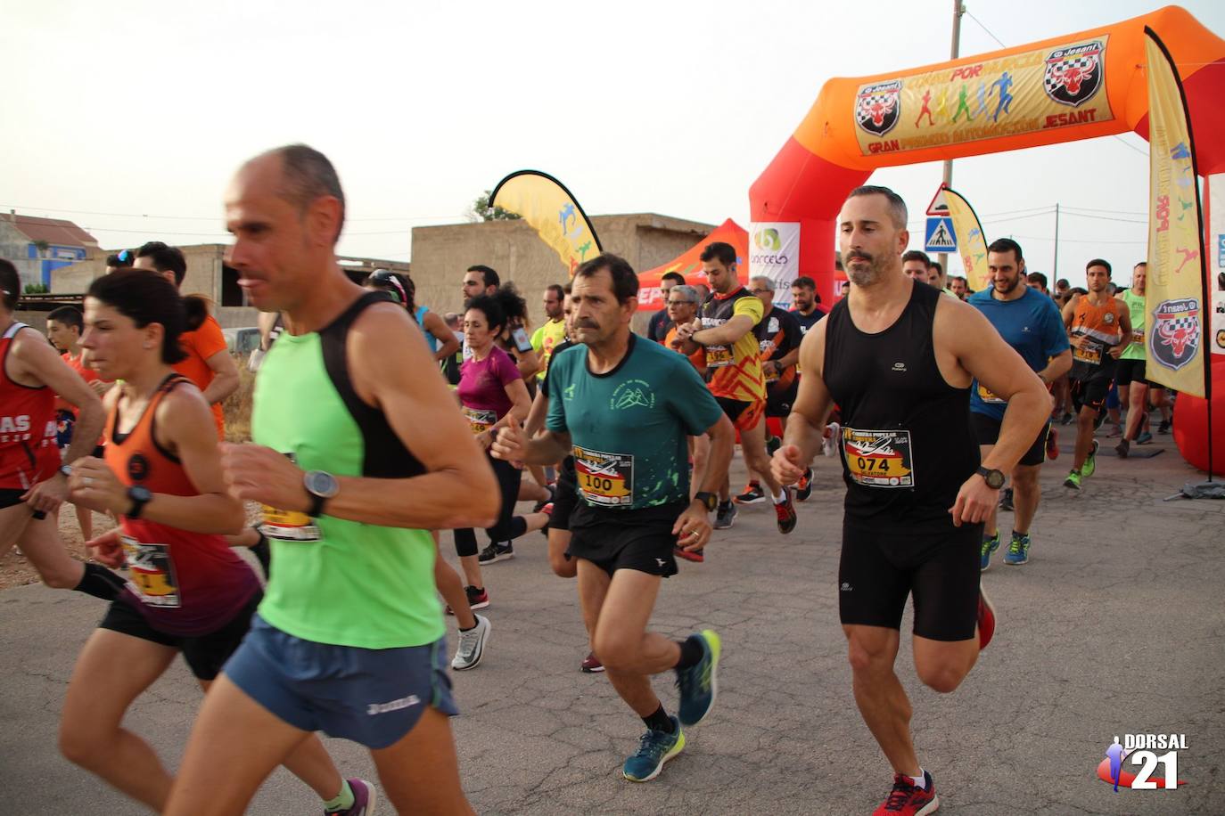 El corredor del Inverclyde AC completa el recorrido de 6,2 kilómetros en 19:38 minutos, por los 23:44 de la atleta del Bitec Tri Impulso